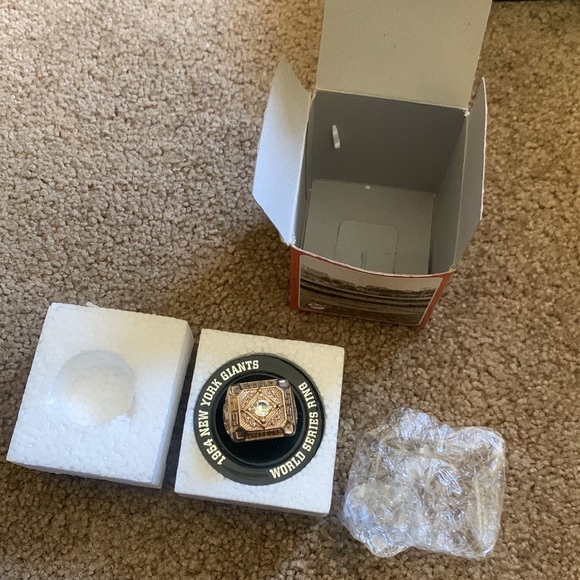San Francisco Giants 1954 World Series Replica Ring with Box - Picture 2 of 14